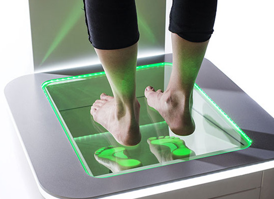 Foot analysis and customized insole